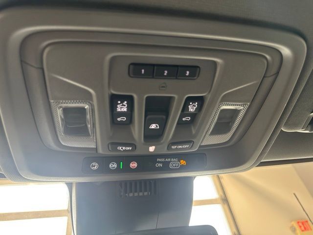 Used 2025 GMC Sierra 3500 Denali AWD/4WD image 14