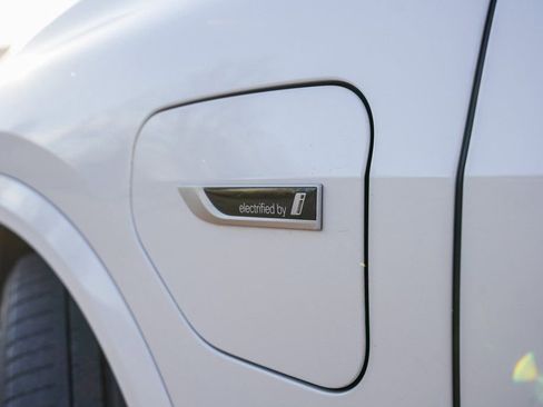 Used 2023 BMW X5 xDrive45e w/ M Sport Package image 5