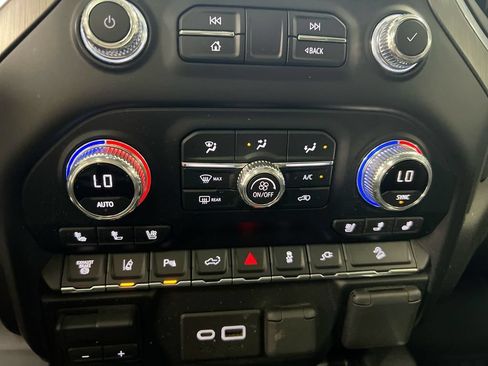 Used 2021 GMC Sierra 2500 Denali w/ Denali Ultimate Package AWD/4WD image 17