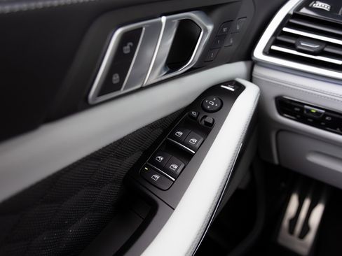 Used 2022 BMW X5 M w/ Competition Package 2 image 18