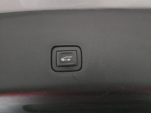 Used 2020 Chevrolet Traverse Premier AWD/4WD image 16