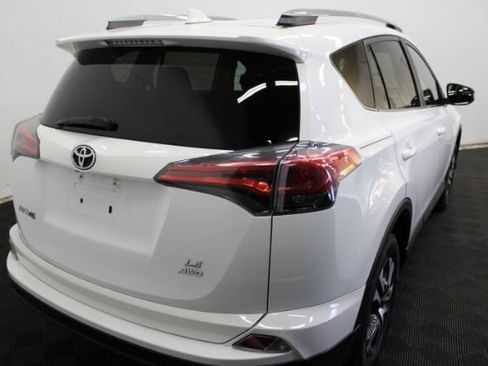 Used 2017 Toyota RAV4 LE AWD/4WD image 6