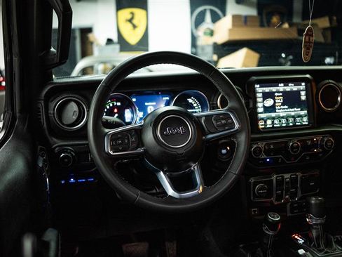 Used 2023 Jeep Wrangler Unlimited Sahara image 15