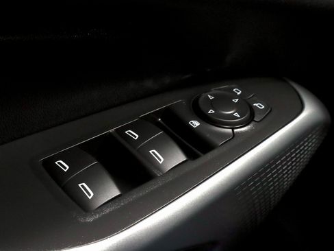 Used 2025 Chevrolet Trax LS image 24