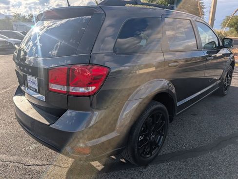 Used 2019 Dodge Journey SE image 5