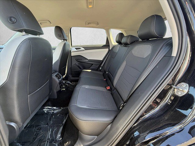 Used 2025 Volkswagen Taos SE FWD image 21