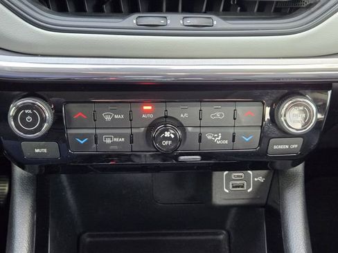 Used 2022 Jeep Compass Limited w/ Sun and Sound Group image 20