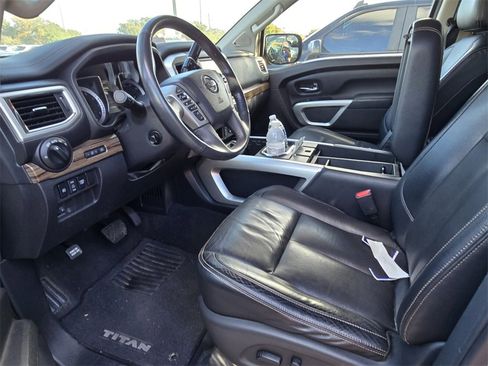 Used 2017 Nissan Titan SL image 10