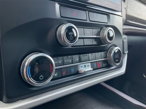 Used 2023 Ford Expedition Max Limited image 25