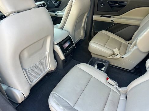 Used 2023 Lincoln Aviator Reserve w/ Equipment Group 201A RWD image 12
