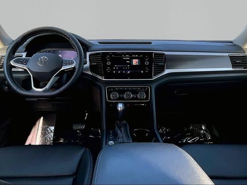 Used 2023 Volkswagen Atlas SE w/ Panoramic Sunroof Package FWD image 7