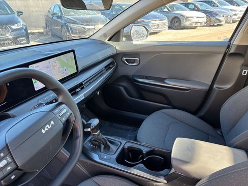 Used 2025 Kia K4 LXS image 41