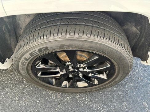 Used 2020 Jeep Grand Cherokee Altitude AWD/4WD image 9