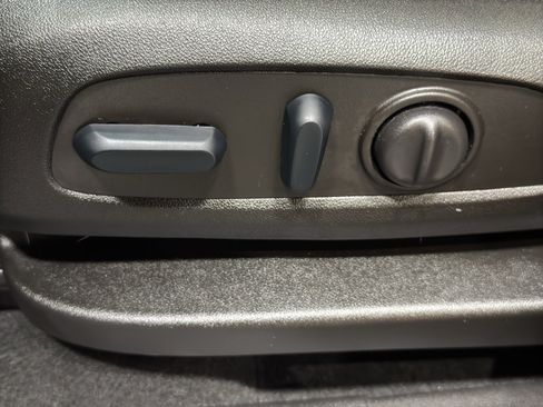 Used 2023 Chevrolet Equinox RS image 16