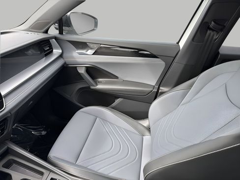 New 2026 Volkswagen Tiguan SE R-Line AWD/4WD image 19