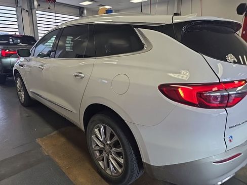 Used 2021 Buick Enclave Essence w/ Sound and Sites Package FWD image 3
