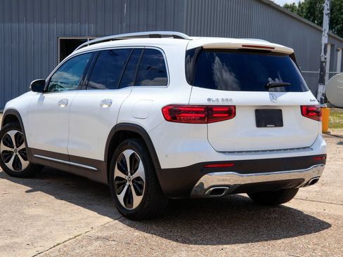 Used 2025 Mercedes-Benz GLB 250 4MATIC image 2