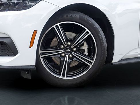 Used 2025 Ford Mustang Coupe image 4