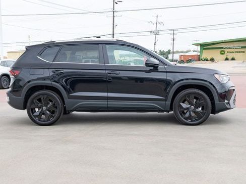 New 2026 Volkswagen Taos SE FWD image 7