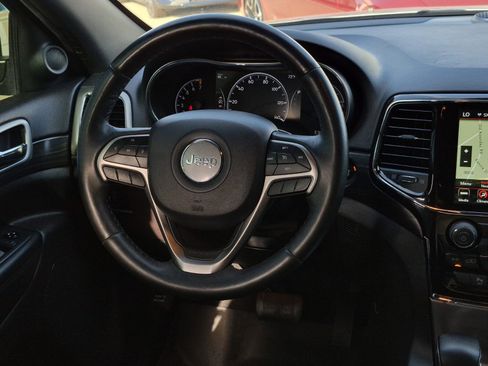 Used 2019 Jeep Grand Cherokee Altitude image 30