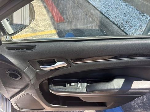 Used 2018 Chrysler 300 Limited image 48