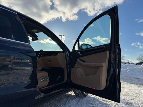 Used 2018 Porsche Macan S image 24