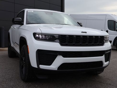 New 2026 Jeep Grand Cherokee Altitude AWD/4WD image 6