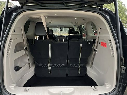 Used 2024 Chrysler Pacifica Touring-L image 13