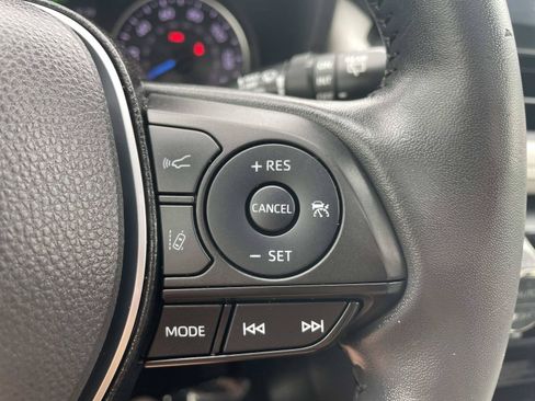 Used 2021 Toyota RAV4 XLE Premium AWD/4WD image 27