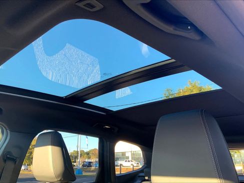 Certified 2025 BMW X1 xDrive28i w/ Technology Package image 18