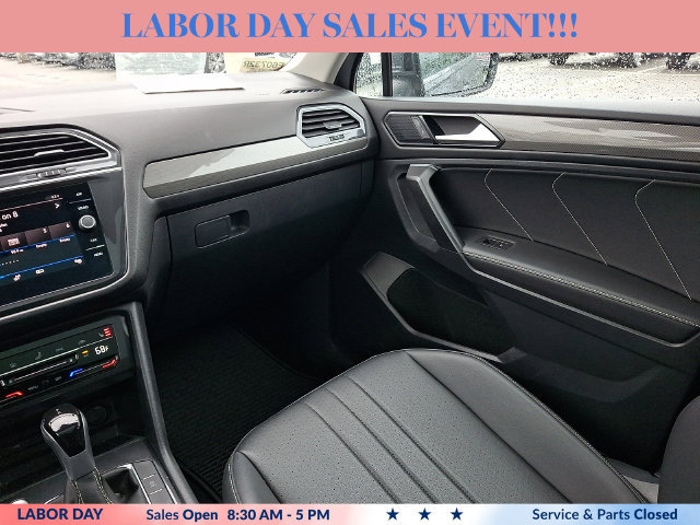 Used 2023 Volkswagen Tiguan SE w/ Panoramic Sunroof Package AWD/4WD image 16