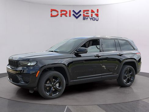 New 2025 Jeep Grand Cherokee Altitude image 1