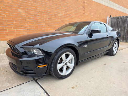 Used 2014 Ford Mustang GT image 1