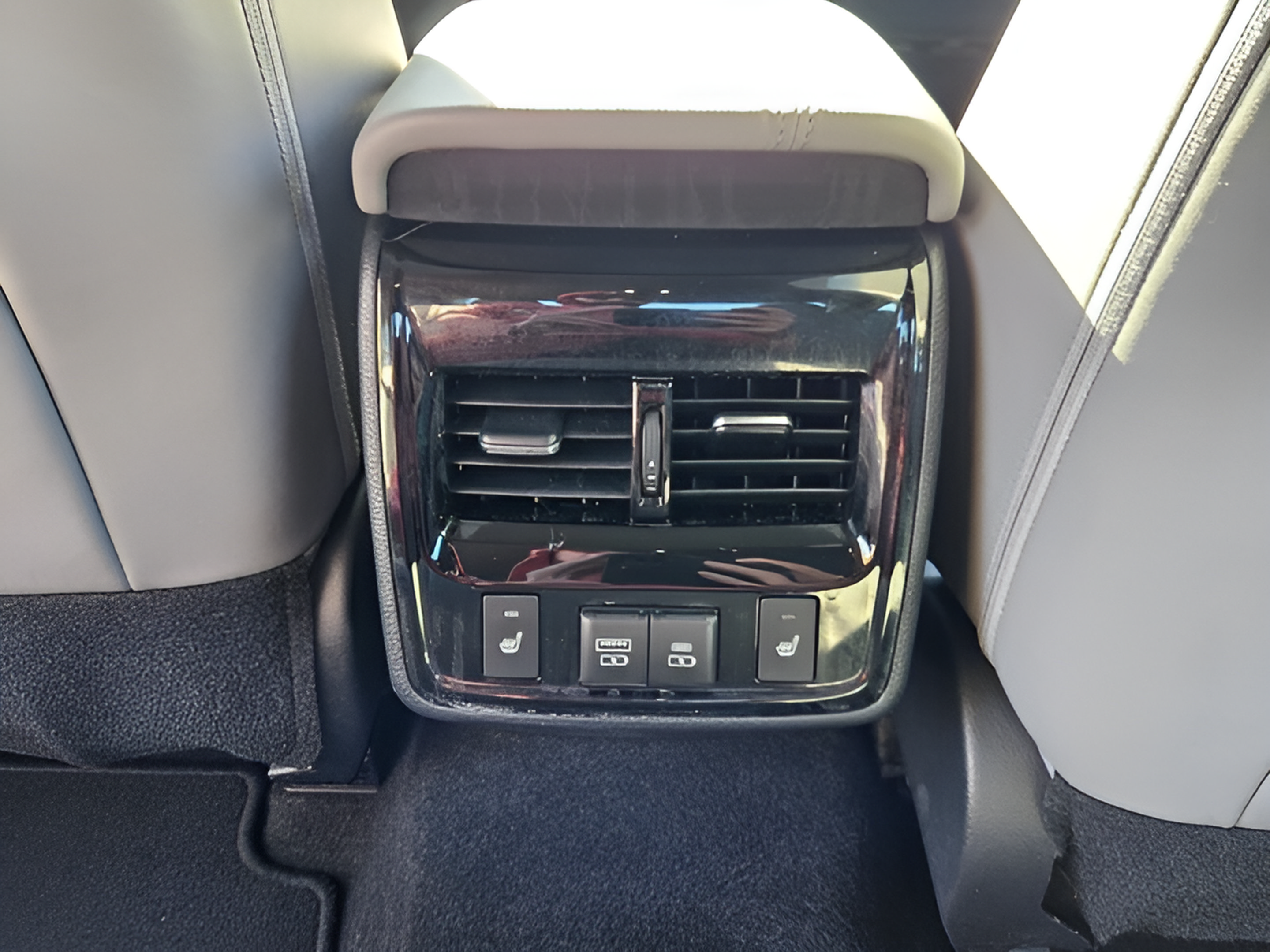 Certified 2022 Toyota Avalon Limited w/ Advanced Safety Package FWD image 10