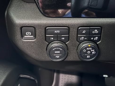 Certified 2023 Chevrolet Silverado 1500 LTZ AWD/4WD image 25