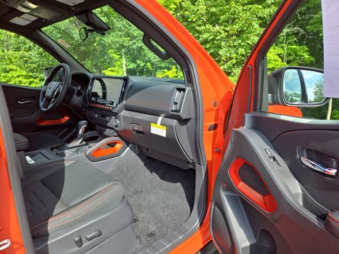 New 2025 Nissan Frontier PRO-4X w/ Pro Convenience Package image 13