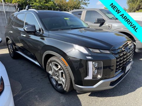 Used 2023 Hyundai Palisade SEL w/ Premium Package FWD image 2