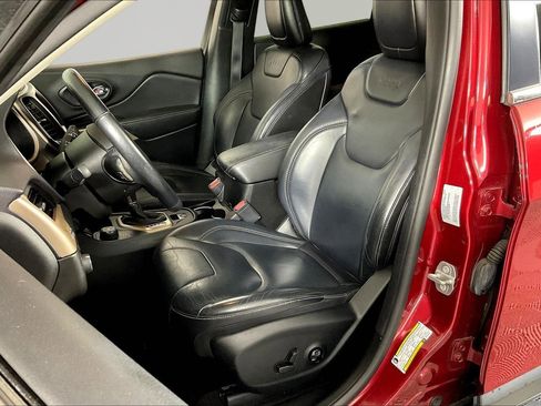 Used 2017 Jeep Cherokee Limited image 21