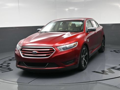 Used 2015 Ford Taurus Limited w/ Equipment Group 301A AWD/4WD image 11