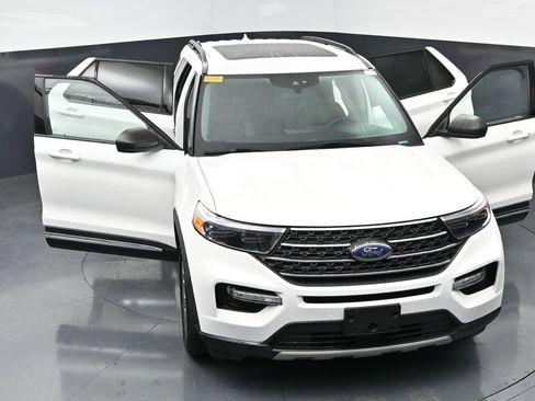 Used 2023 Ford Explorer XLT w/ Equipment Group 202A AWD/4WD image 34