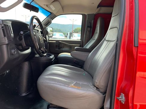 Used 2018 Chevrolet Express 2500 w/ Driver Convenience Package RWD image 7