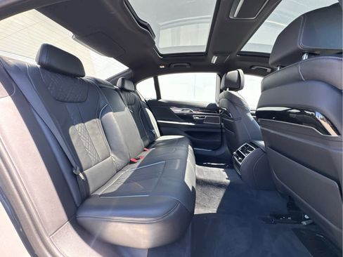 Used 2022 BMW 750i xDrive w/ Executive Package AWD/4WD image 19
