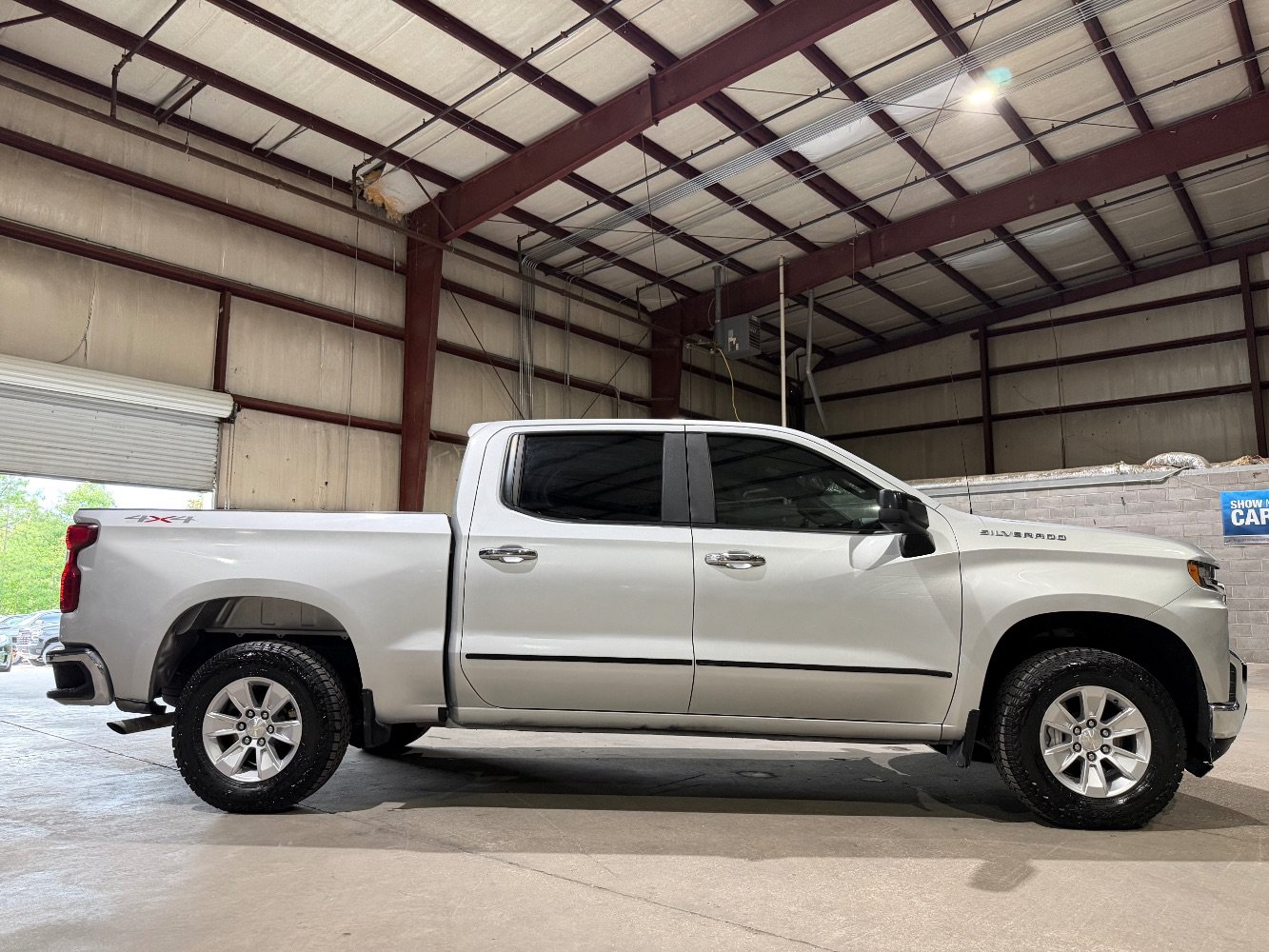 Used 2021 Chevrolet Silverado 1500 LT AWD/4WD image 4