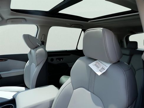 Certified 2025 Honda Pilot Touring image 36