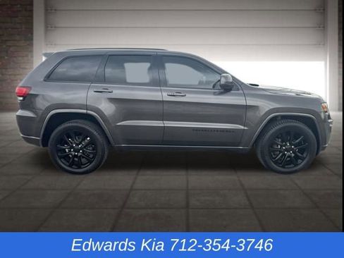 Used 2018 Jeep Grand Cherokee Altitude image 2