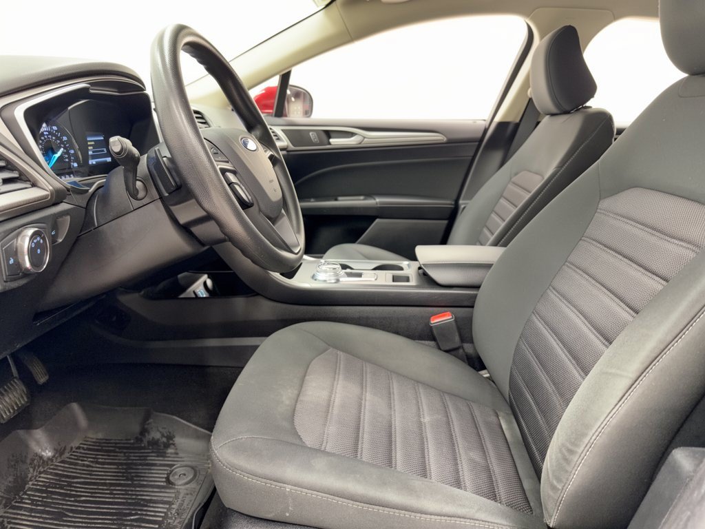 Used 2020 Ford Fusion SE AWD/4WD image 5