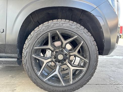 Used 2023 GMC Yukon AT4 w/ AT4 Premium Package AWD/4WD image 31