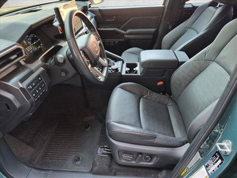 Used 2025 Toyota 4Runner TRD Off-Road Premium AWD/4WD image 15