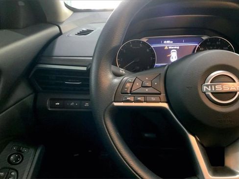 Used 2025 Nissan Altima 2.5 SV image 17