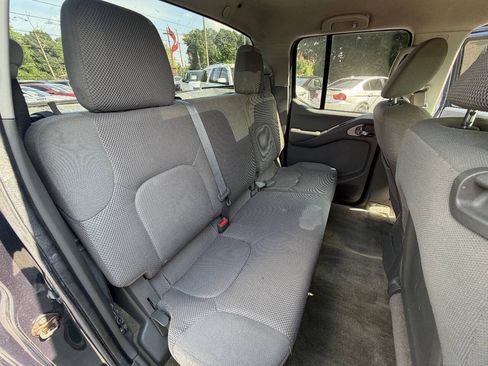 Used 2014 Nissan Frontier SV w/ SV Value Truck Package AWD/4WD image 12